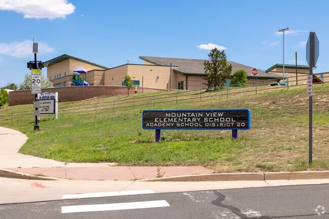 Mountain View Elementary building